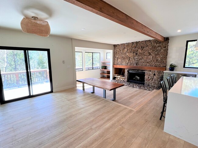Foto del edificio - 131 Meadow Ln