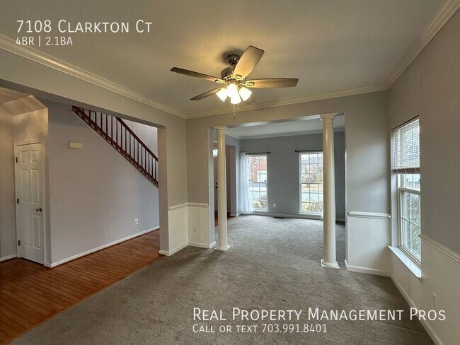 Foto del edificio - Numerous neighborhood amenities