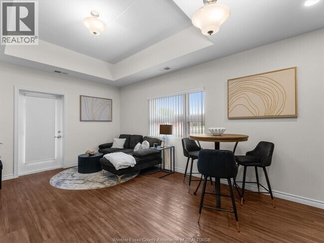 Photo du bâtiment - 8401 Wyandotte St E