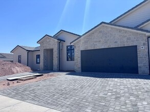 Building Photo - 2646 E Rosedale Dr