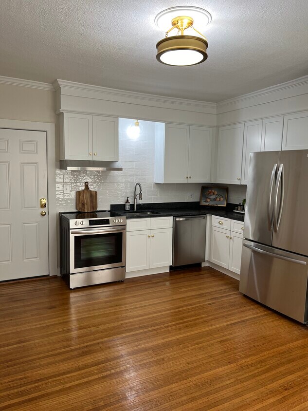 Brand new stainless appliances - 101 High St