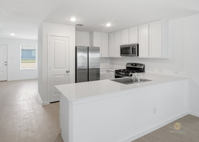 Building Photo - "Spacious 4-Bedroom Retreat with 2.5 Baths in Beautiful San Antonio!"