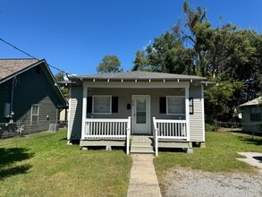 Building Photo - 140 Ambroise St
