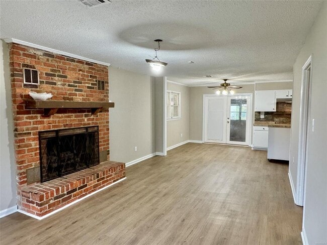 Foto del edificio - 6443 Yates Ct