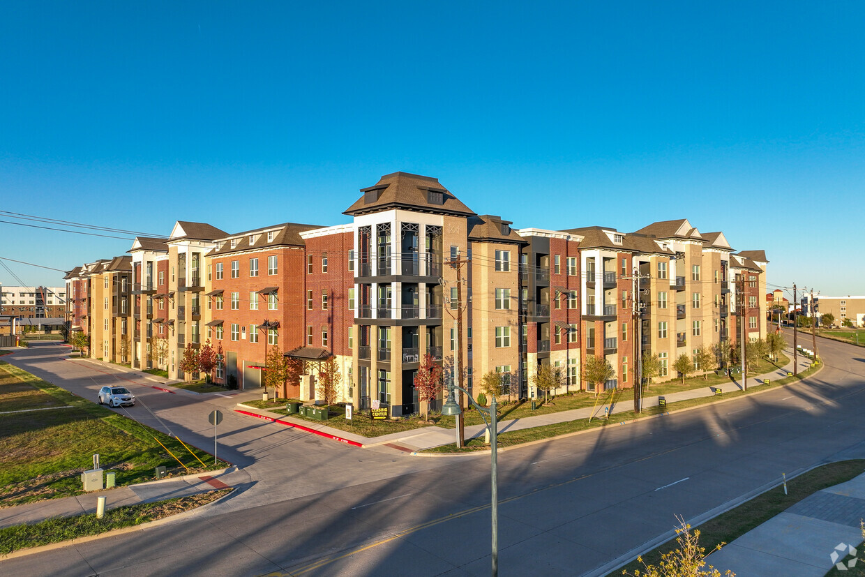 Hyde Park - Apartments in McKinney, TX | Apartments.com