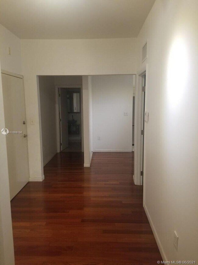 Foto del edificio - 577 NE 62nd St