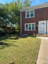 Building Photo - 825 N Raynor Ave