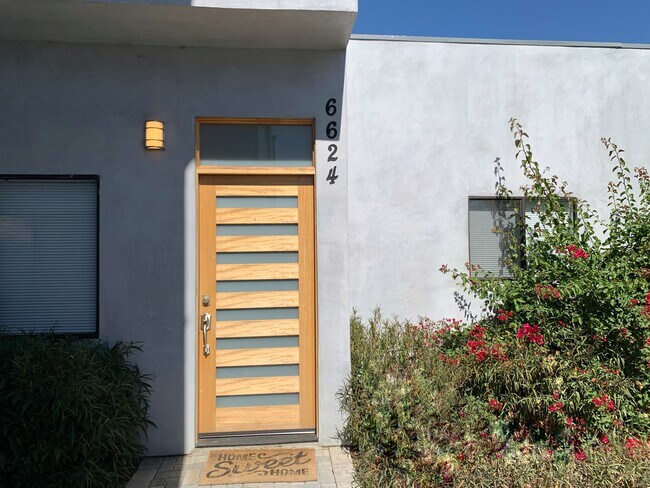 Foto del edificio - 6624 Kester Ave