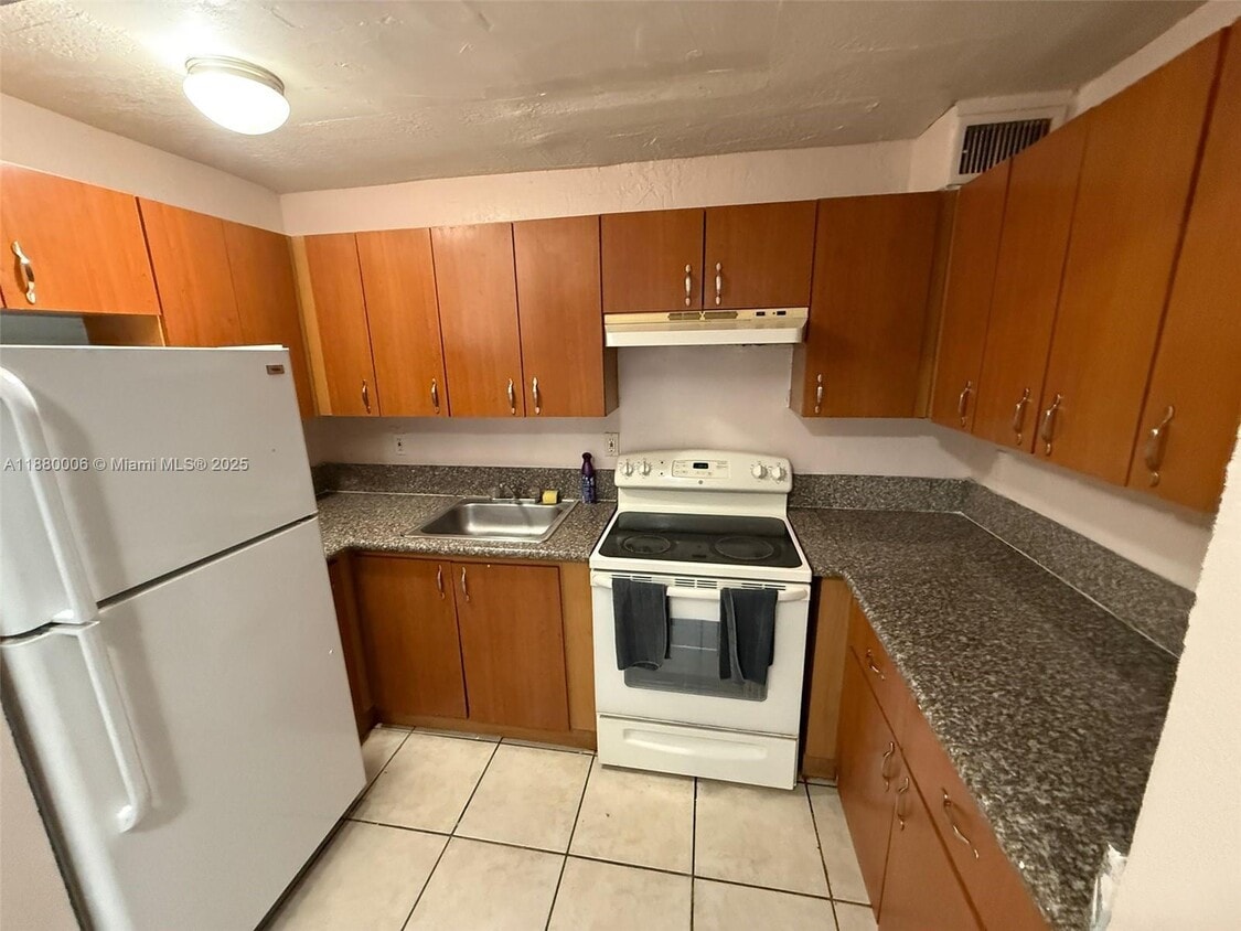 Primary Photo - 4732 SW 33rd Ave