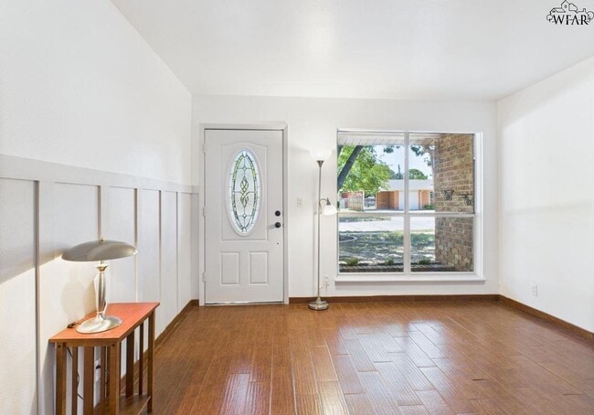 Building Photo - 5120 Parklane Dr