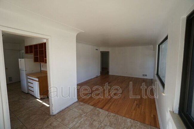 Foto del edificio - 2397 Jamaica St