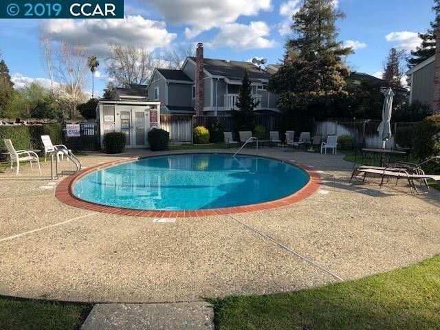 Foto del edificio - 118 Summerwood Pl