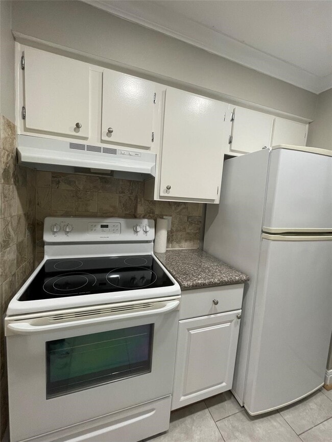 Building Photo - 5000 Milwee St