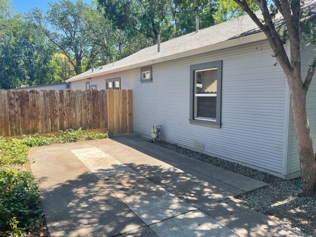 Building Photo - MASSIVE and Recently Renovated 3 Bed 2 Bath Home With Extra 1 Bed/Half Bath Bonus Cottage!