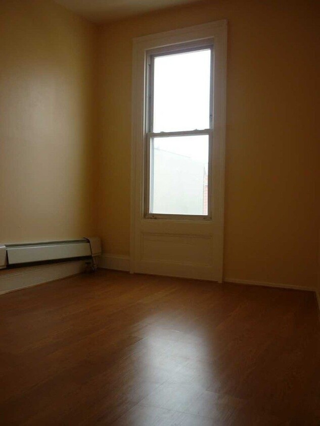 Building Photo - 26 Kossuth Place