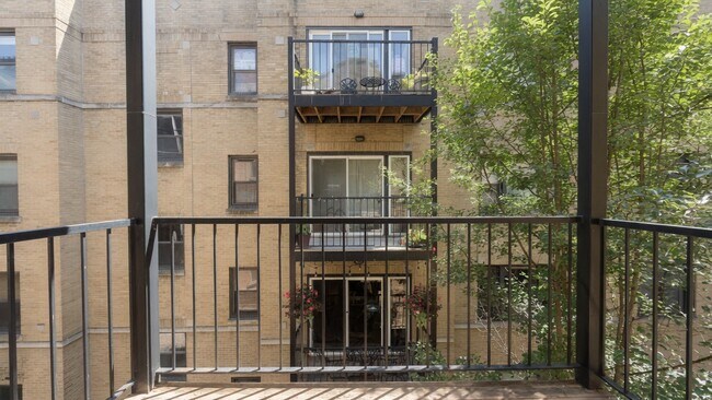 Foto del edificio - 3346 W Wilson Ave