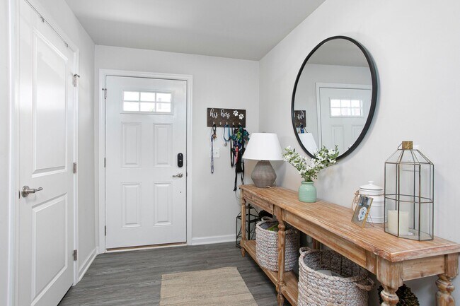 Foto del edificio - Modern Townhome near RTP - 3 Bedrooms, 2.5 Bathrooms, Bonus Room and Fenced Backyard!