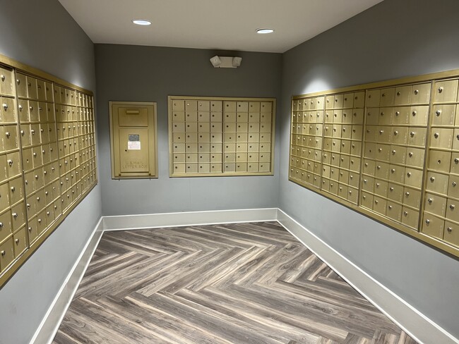 Mailroom - 5300 Holmes Run Pky