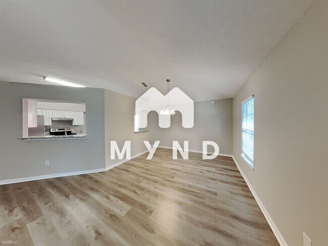 Foto del edificio - 3 br, 2 bath House - 7763 Enderby Ave E
