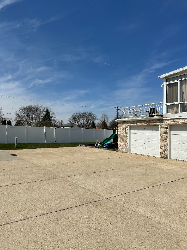 Building Photo - 16622 Crescent Ave