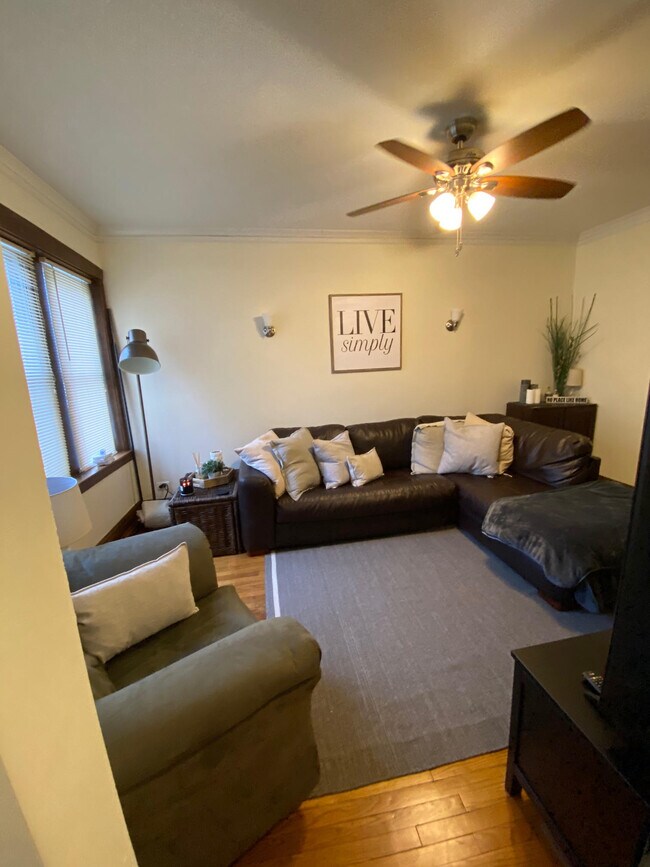 Foto del edificio - 1427 N Artesian Ave