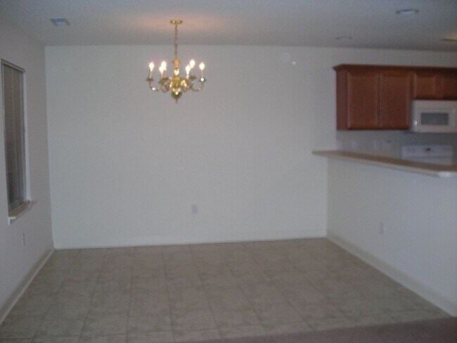 Building Photo - 183 Clusters Cir