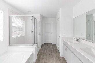 Building Photo - 1052 Greenshank Dr