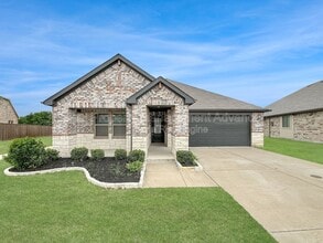 Building Photo - 579 White Water Dr