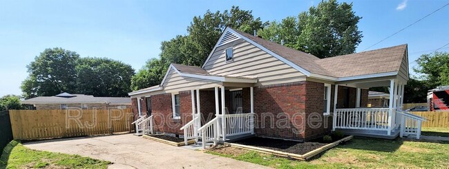 Building Photo - 1443 Castalia St