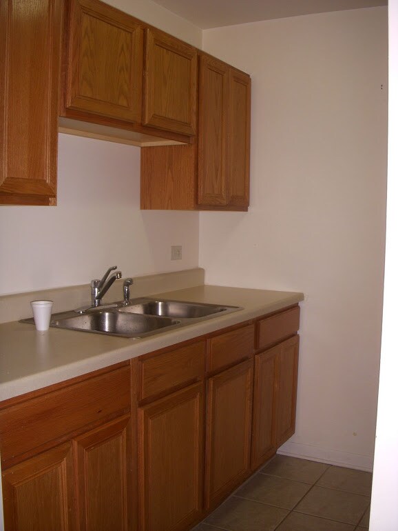 Building Photo - 1085 Valley Ln