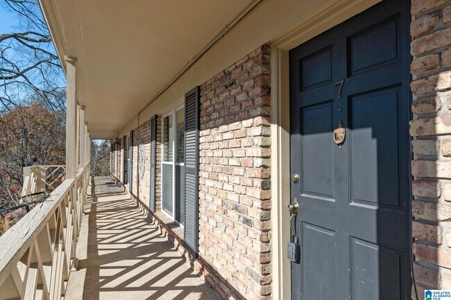 Building Photo - 2825 Highland Ave