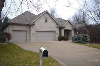 Building Photo - 7541 Red Fox Trl