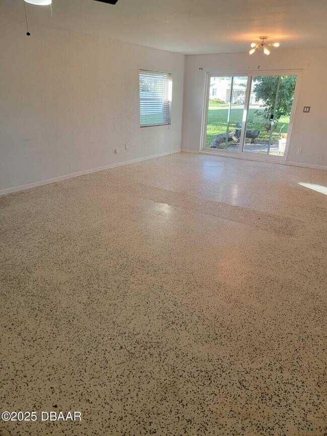 Foto del edificio - 1442 John Anderson Dr