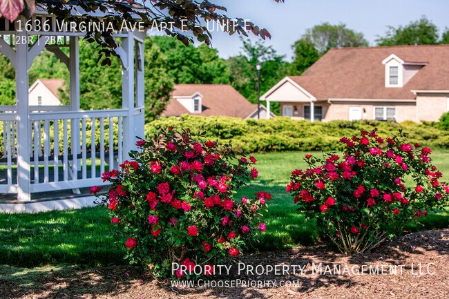 Building Photo - 2 Bedroom, 2 Bath with 1st Floor Master, H...