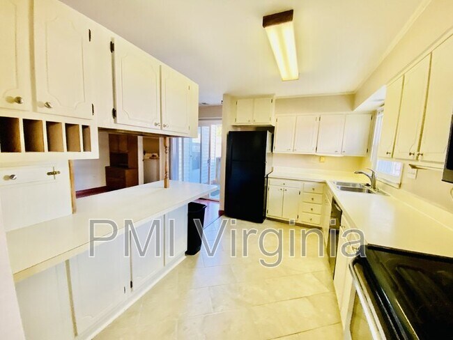 Foto del edificio - 5582 New Colony Dr