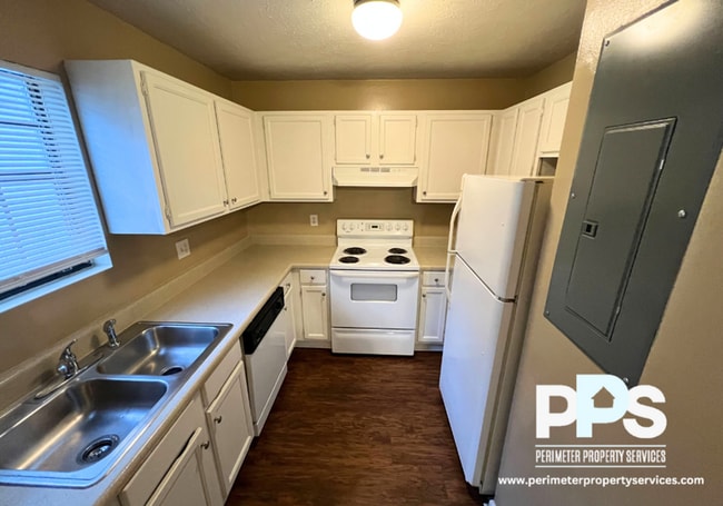 Building Photo - 107 Church St