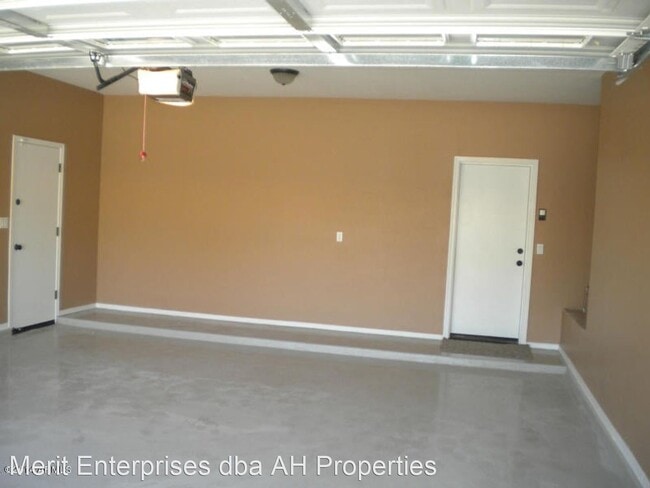 Building Photo - 3 br, 2 bath House - 4190 N 154TH DR