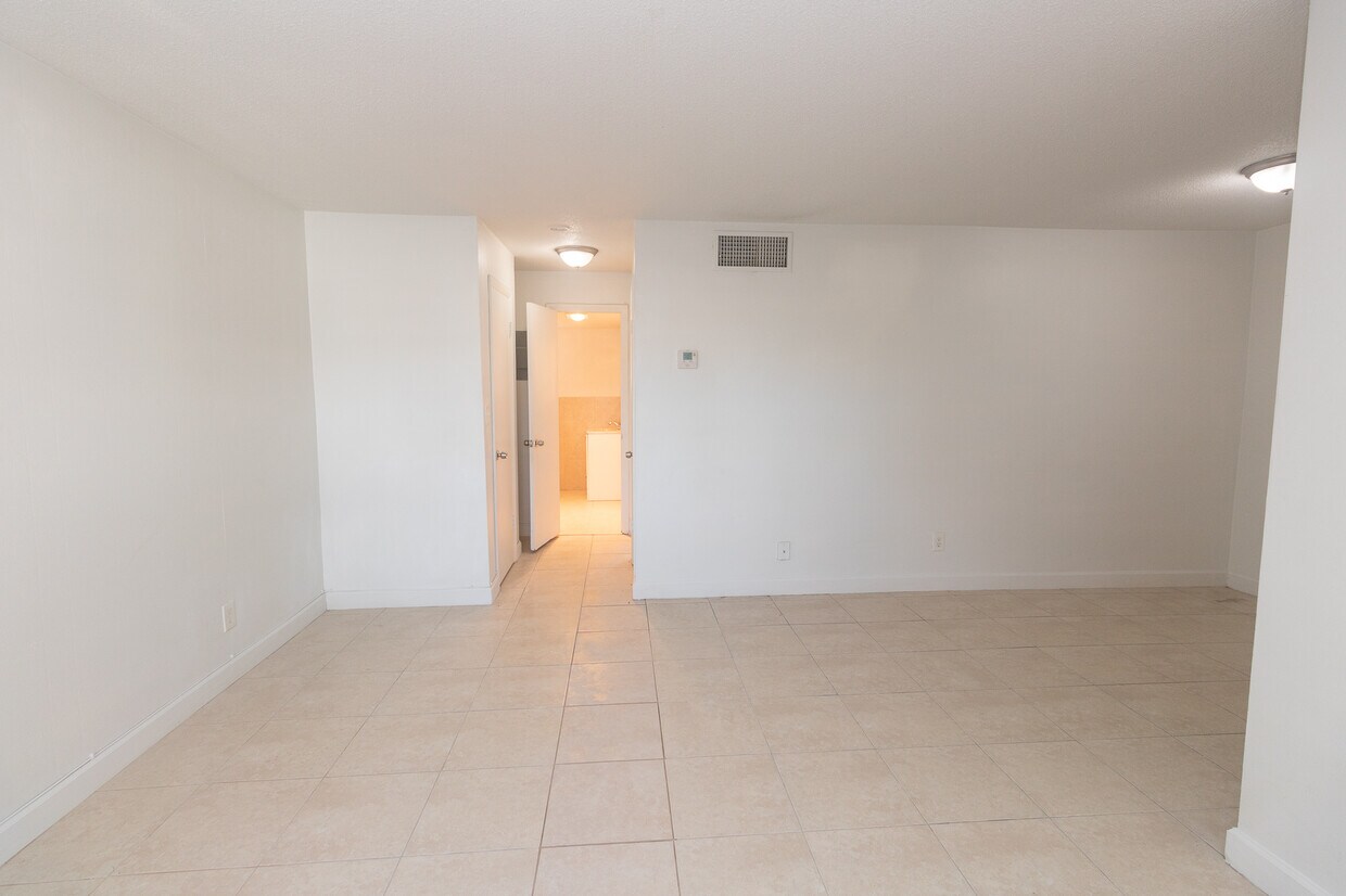 3260 NE 19th Ave Unit 16, Oakland Park, FL 33306 Apartments in