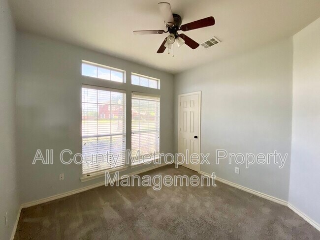 Building Photo - 517 Newport Ct