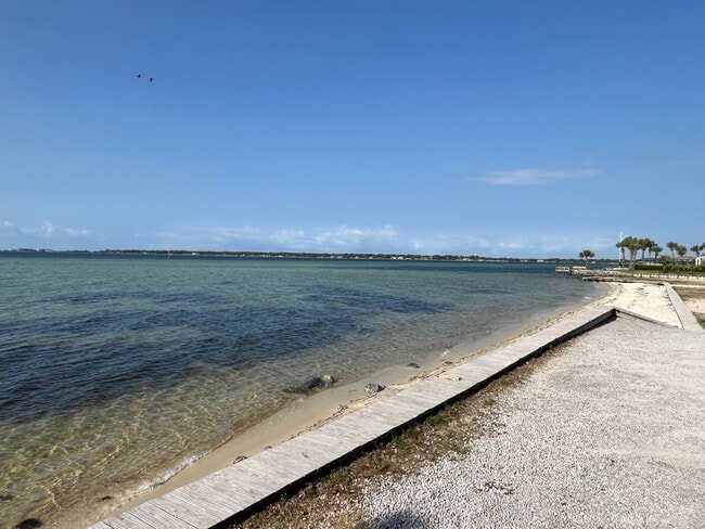 Building Photo - 26 8th St