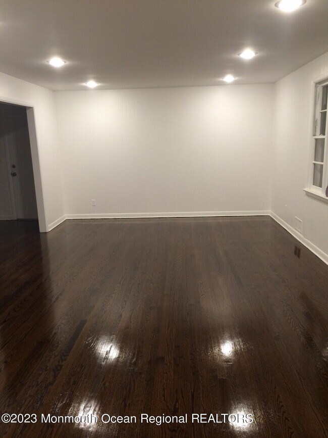 Building Photo - 52 Elmwood Ave