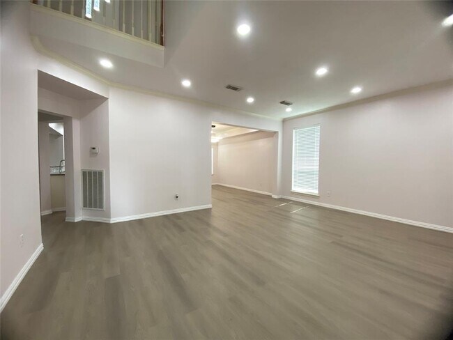 Building Photo - 15706 Springfield Dr