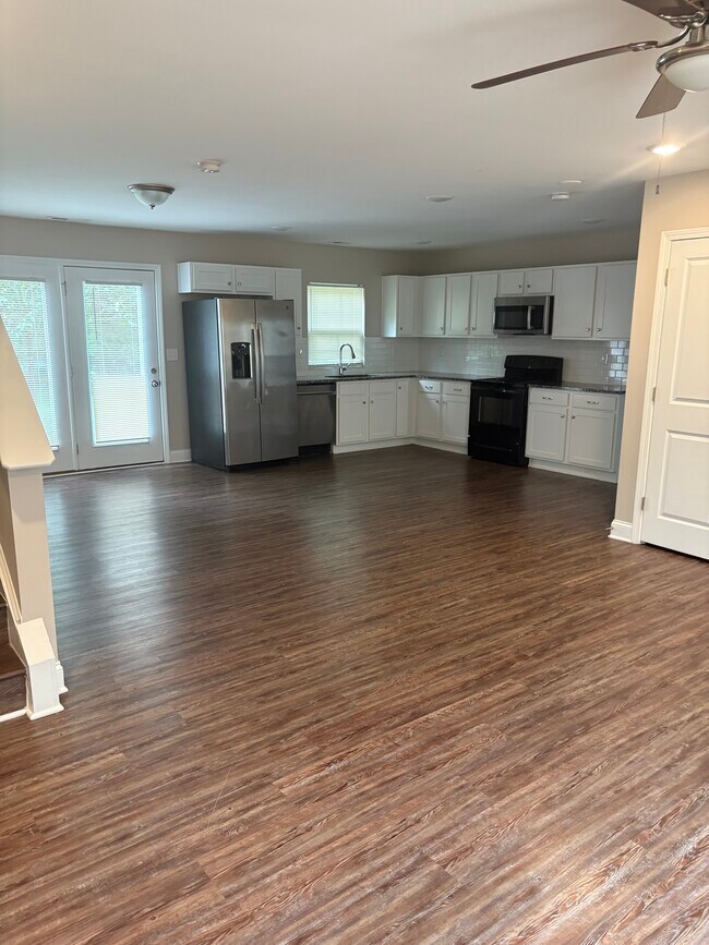 Building Photo - New Units Hillsboro