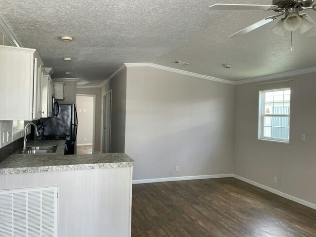 Building Photo - 32 Peacock Point