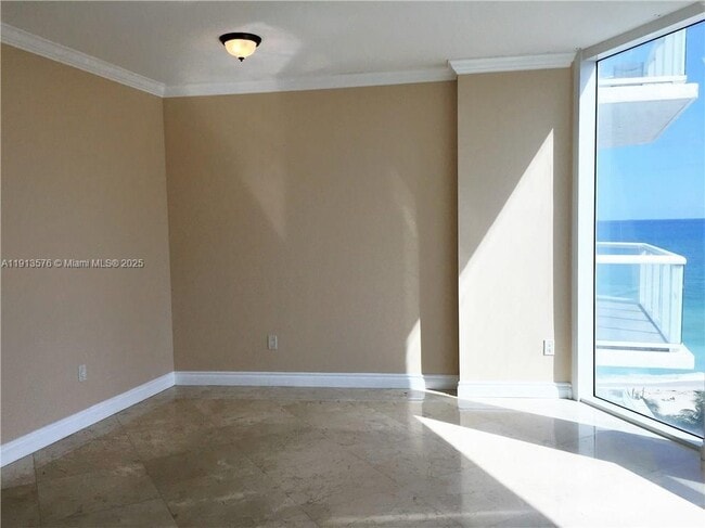 Building Photo - 6515 Collins Ave