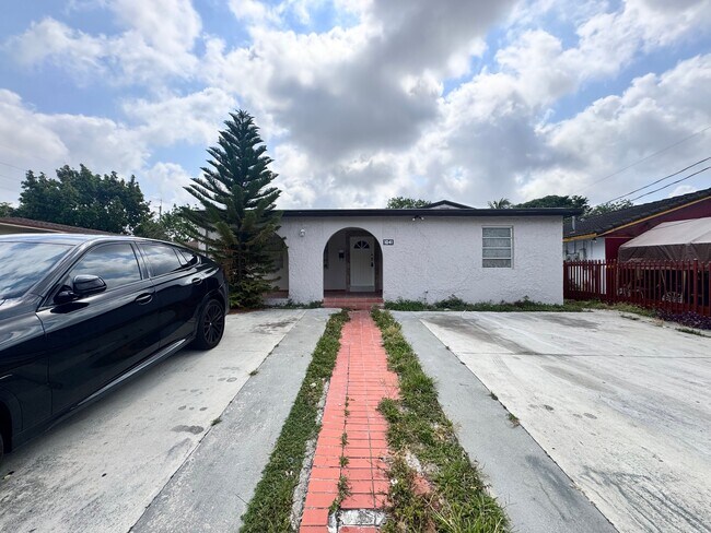 Building Photo - 1041 NW 32nd Pl