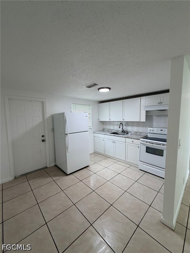 Foto del edificio - 286-296-296 Lowell Ave