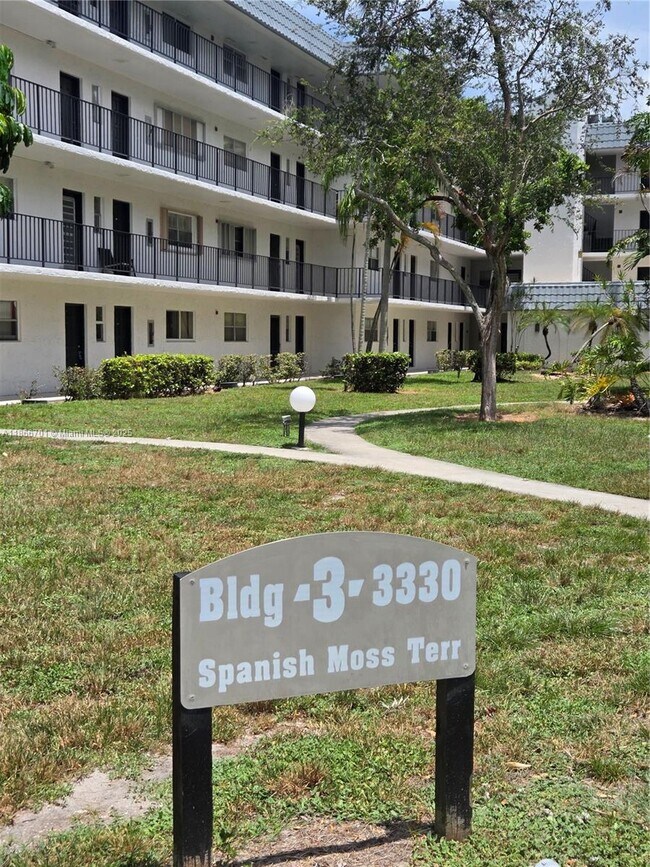 Building Photo - 3330 Spanish Moss Terrace