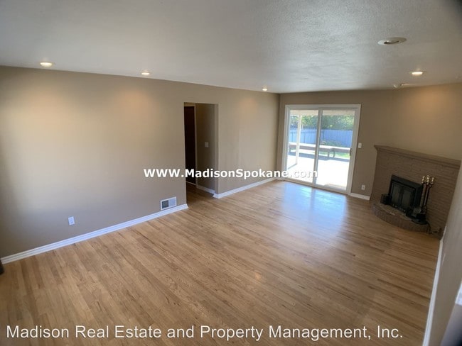 Building Photo - 4 br, 2 bath House - 942 E. 37th Ave.