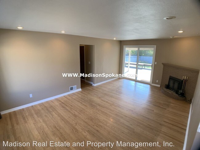 Foto del edificio - 4 br, 2 bath House - 942 E. 37th Ave.